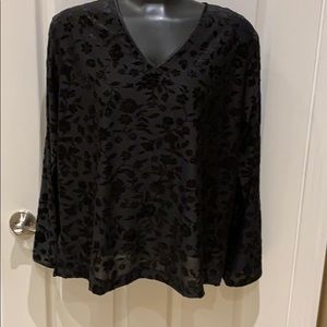Women’s black top